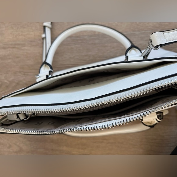 DKNY Dome faux Leather tote bag satchel soft white w/blue & red stripe. 2021 - Picture 10 of 10